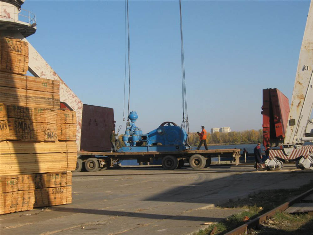 Две буровые установки c «площадки» в Туркмении на Астрахань